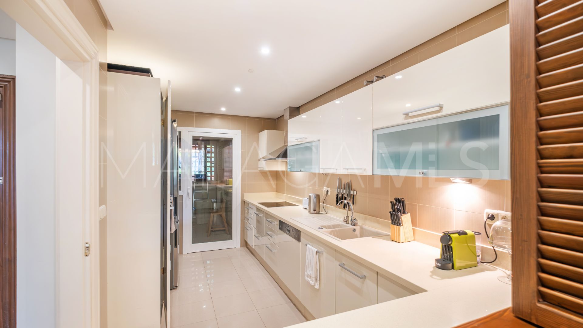 Buy apartment with 3 bedrooms in Alminar de Marbella