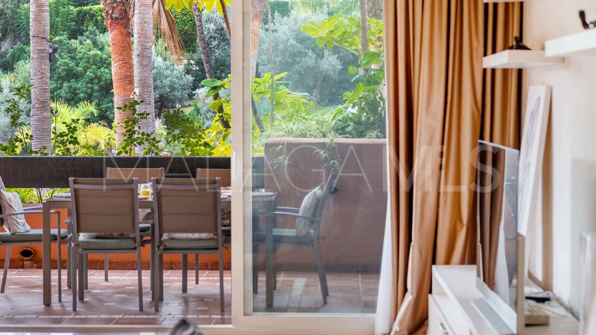 Buy apartment with 3 bedrooms in Alminar de Marbella