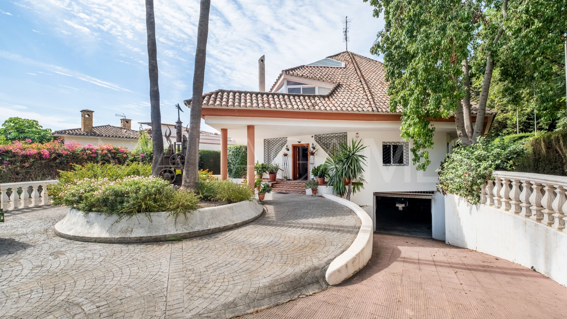 Hus i byn for sale in Bel Air