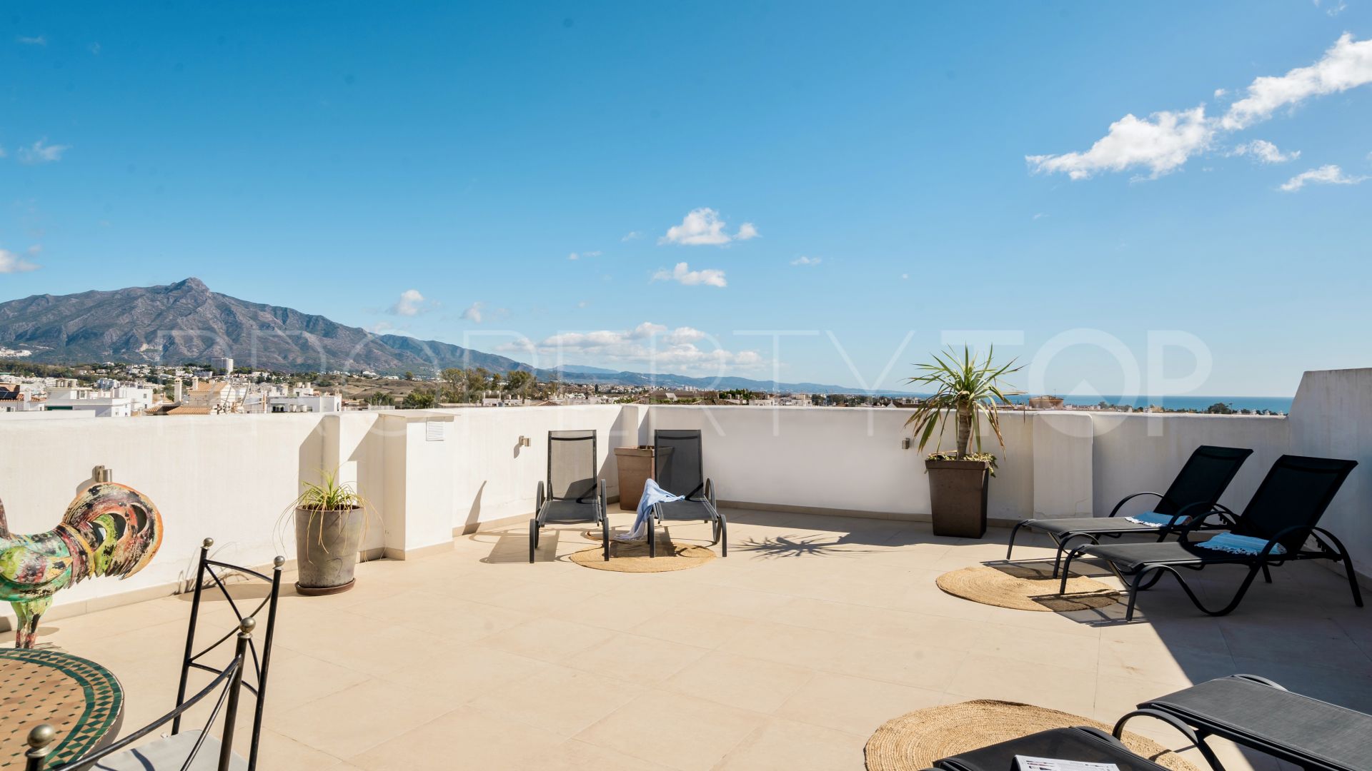 Buy duplex penthouse in San Pedro de Alcantara with 3 bedrooms