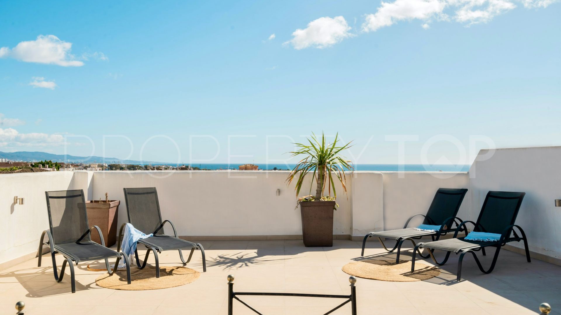 Buy duplex penthouse in San Pedro de Alcantara with 3 bedrooms