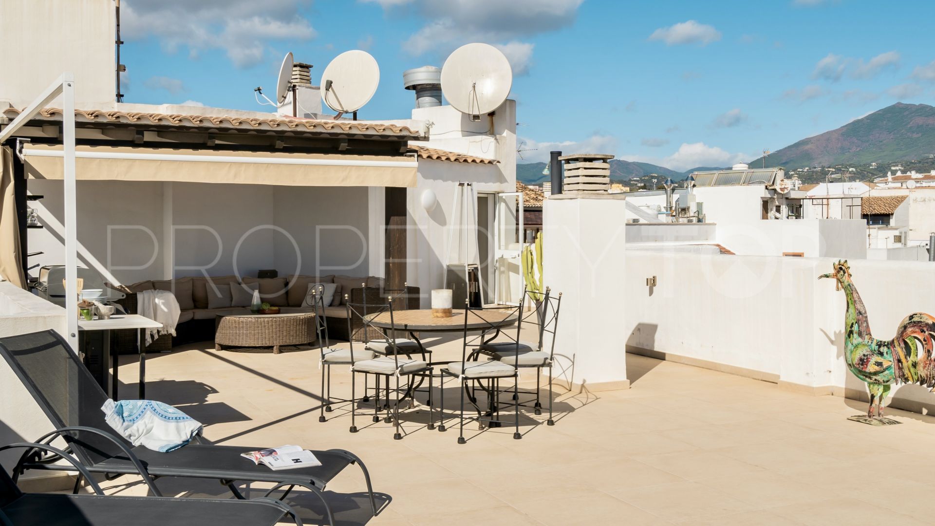 Buy duplex penthouse in San Pedro de Alcantara with 3 bedrooms