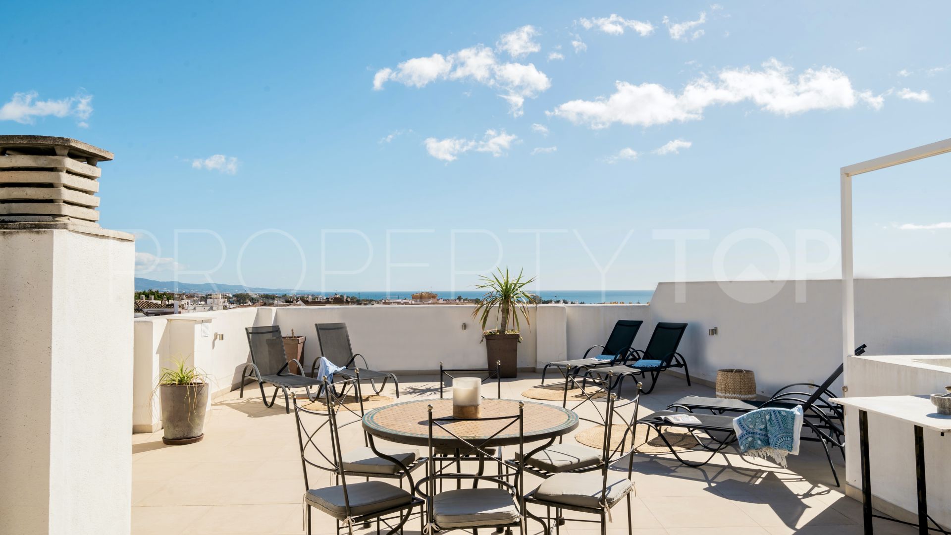 Buy duplex penthouse in San Pedro de Alcantara with 3 bedrooms