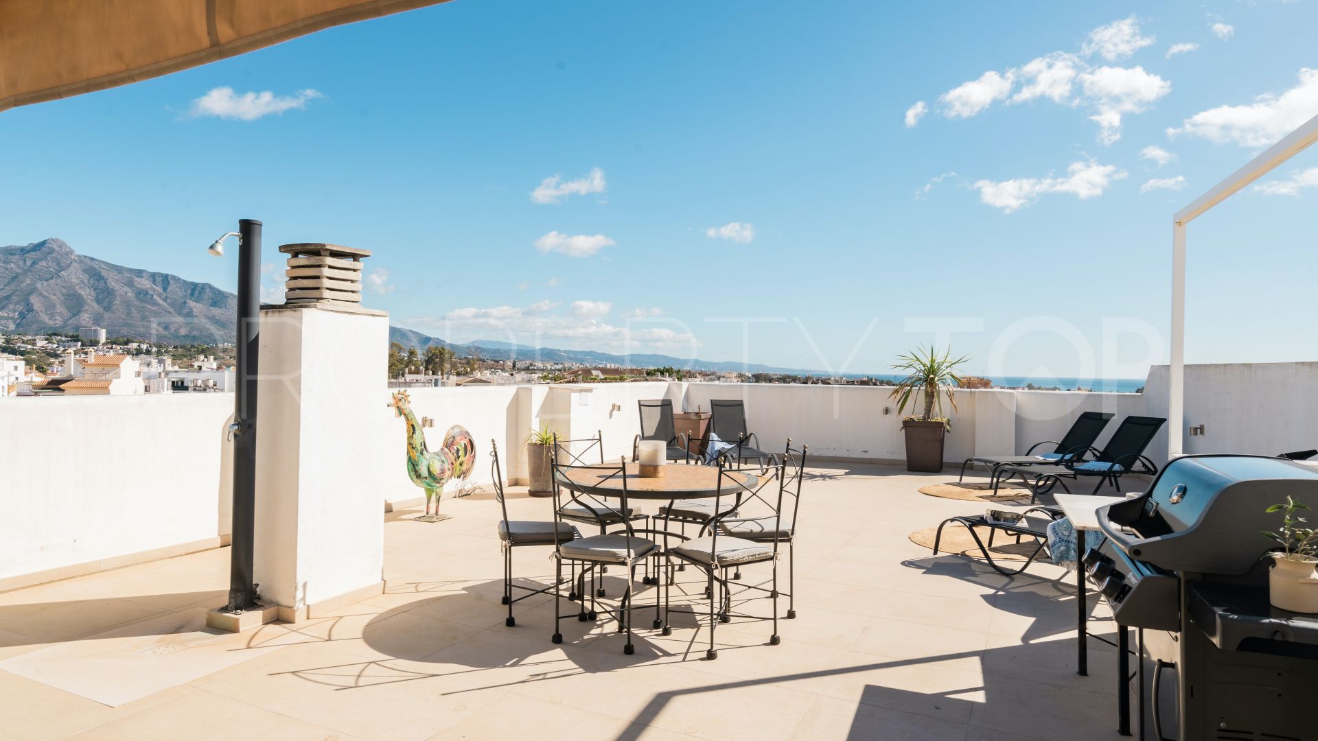 Buy duplex penthouse in San Pedro de Alcantara with 3 bedrooms