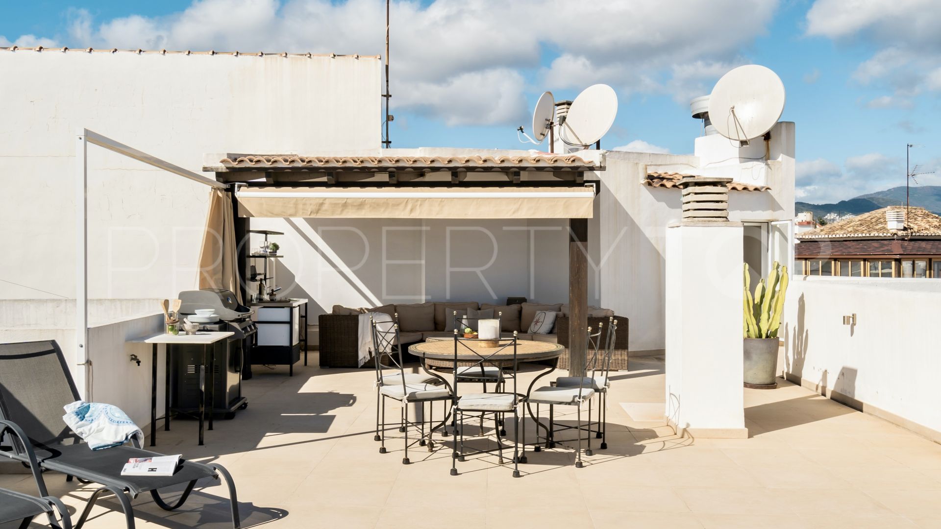 Buy duplex penthouse in San Pedro de Alcantara with 3 bedrooms