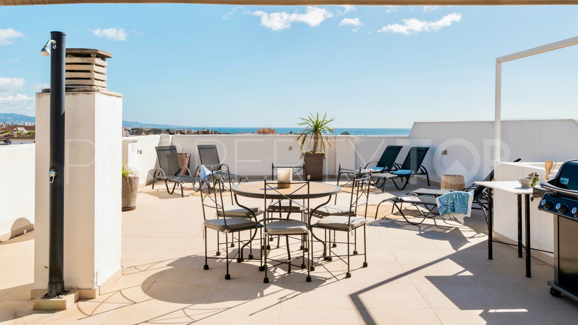 Buy duplex penthouse in San Pedro de Alcantara with 3 bedrooms