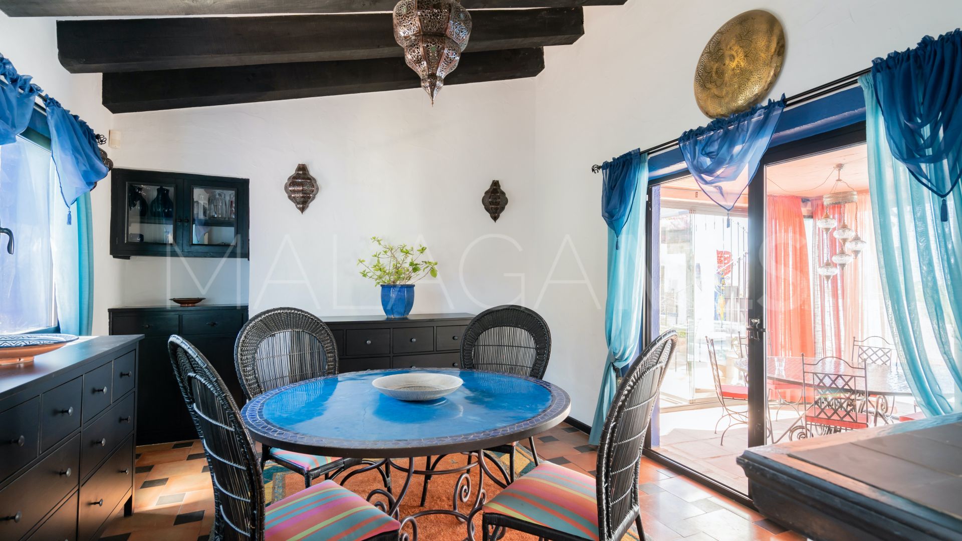 Villa for sale in Nueva Andalucia