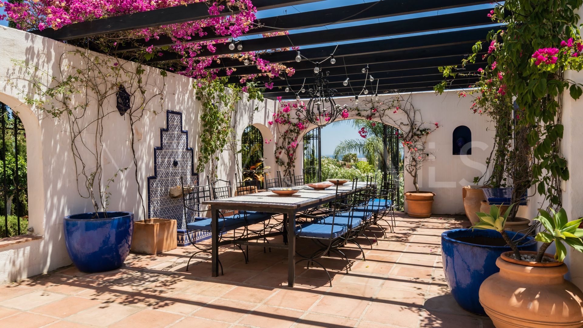 Villa for sale in Nueva Andalucia