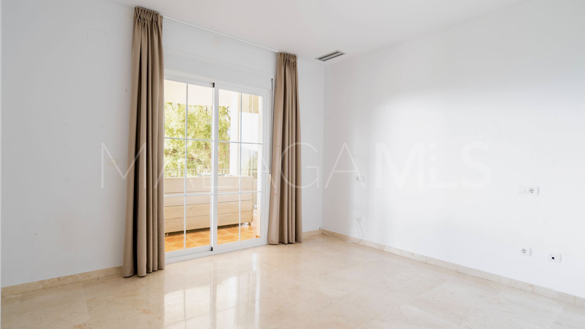 For sale 2 bedrooms ground floor apartment in Carretera de Istan