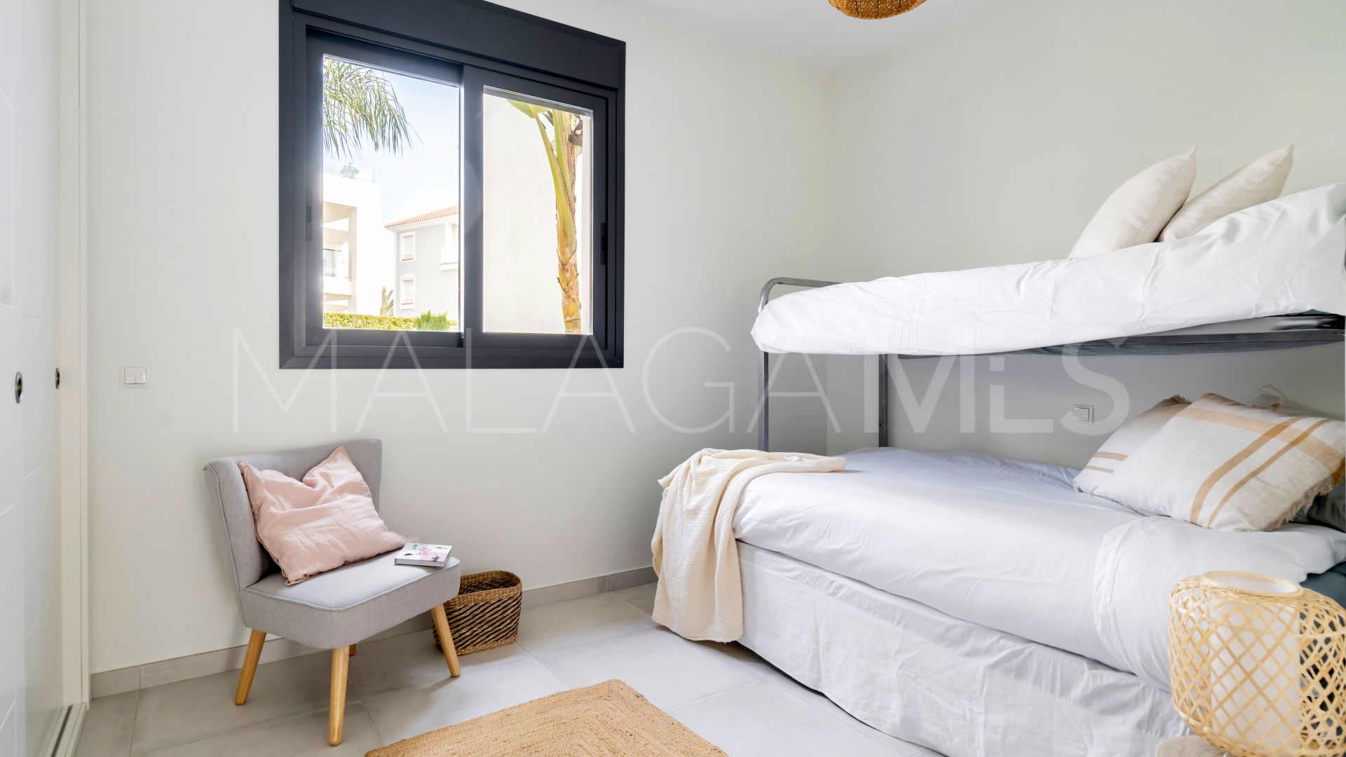 Ground floor apartment for sale in El Paraiso