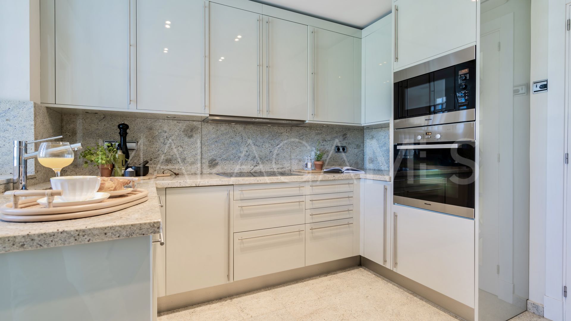 Marbella Golden Mile, atico duplex for sale de 3 bedrooms