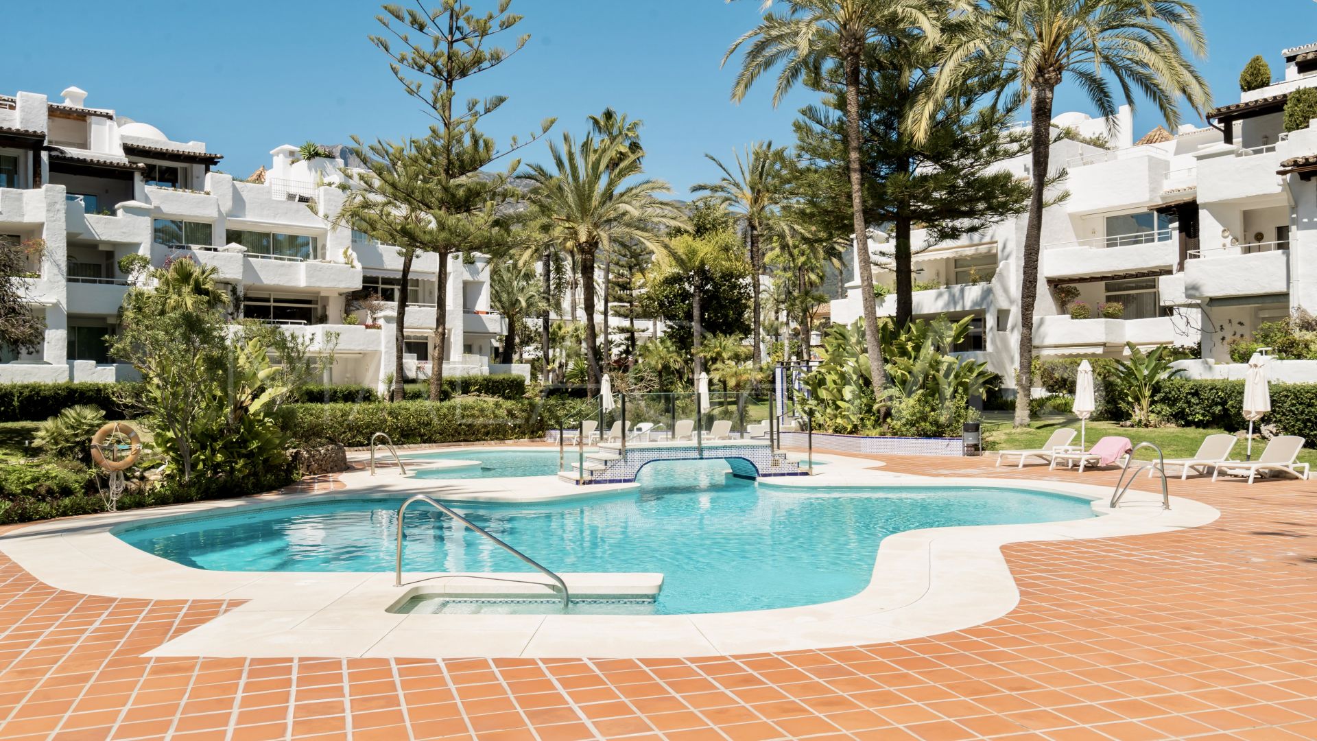 Marbella Golden Mile, atico duplex for sale de 3 bedrooms