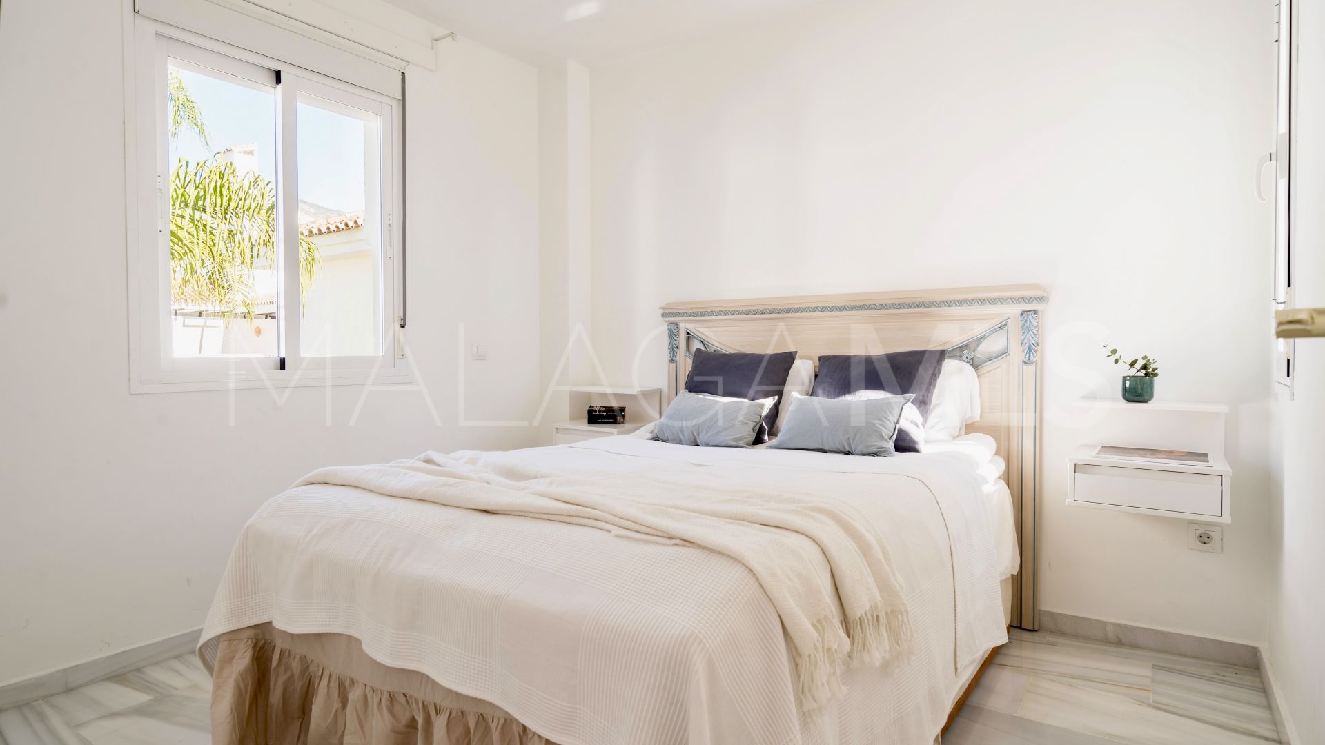 Atico duplex a la venta in Nueva Andalucia de 3 bedrooms