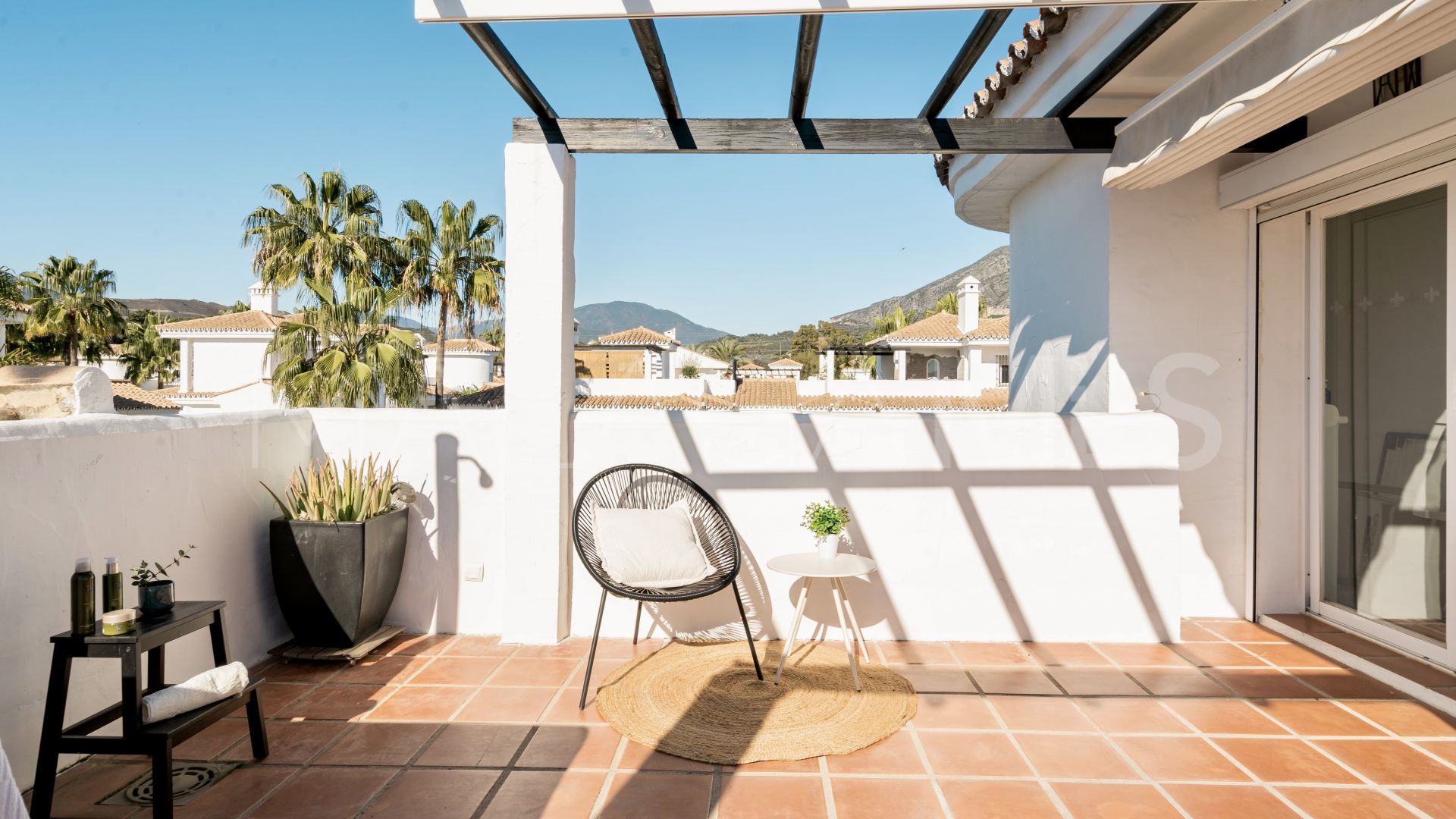 Atico duplex a la venta in Nueva Andalucia de 3 bedrooms