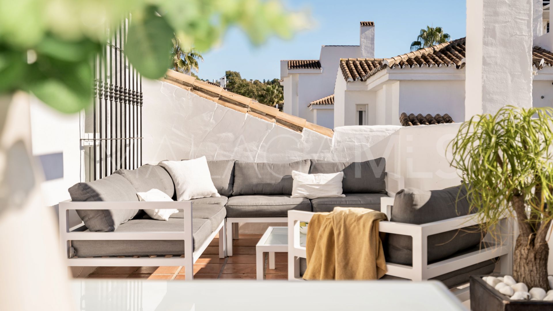 Atico duplex a la venta in Nueva Andalucia de 3 bedrooms