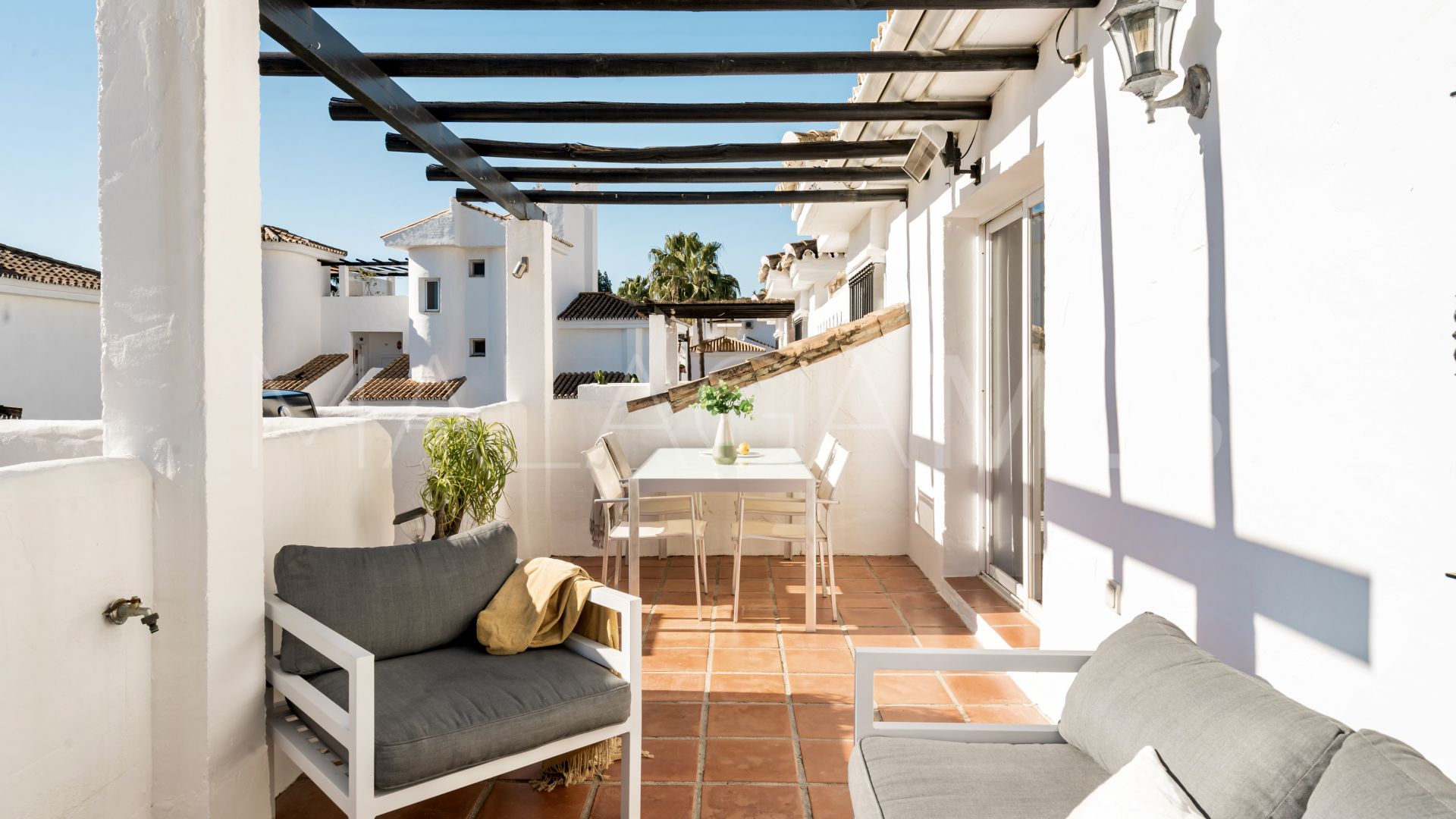 Atico duplex a la venta in Nueva Andalucia de 3 bedrooms