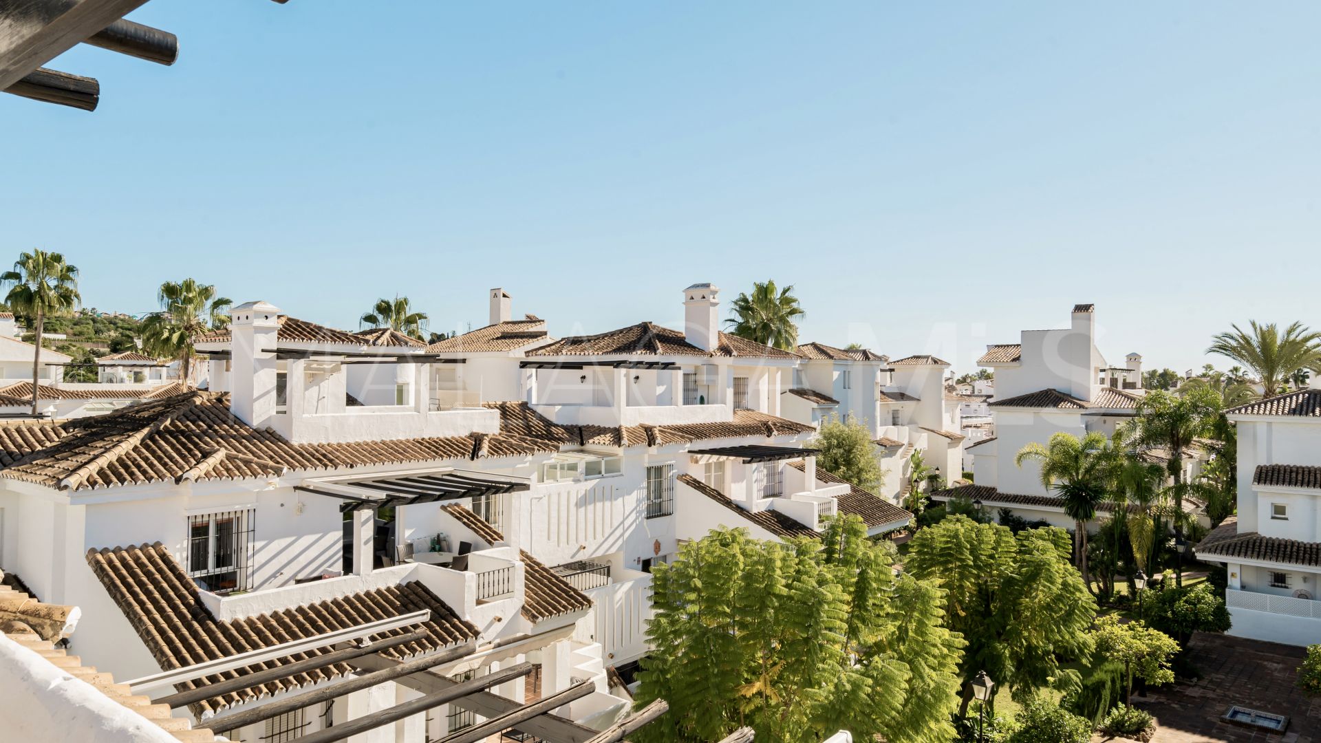 Atico duplex a la venta in Nueva Andalucia de 3 bedrooms