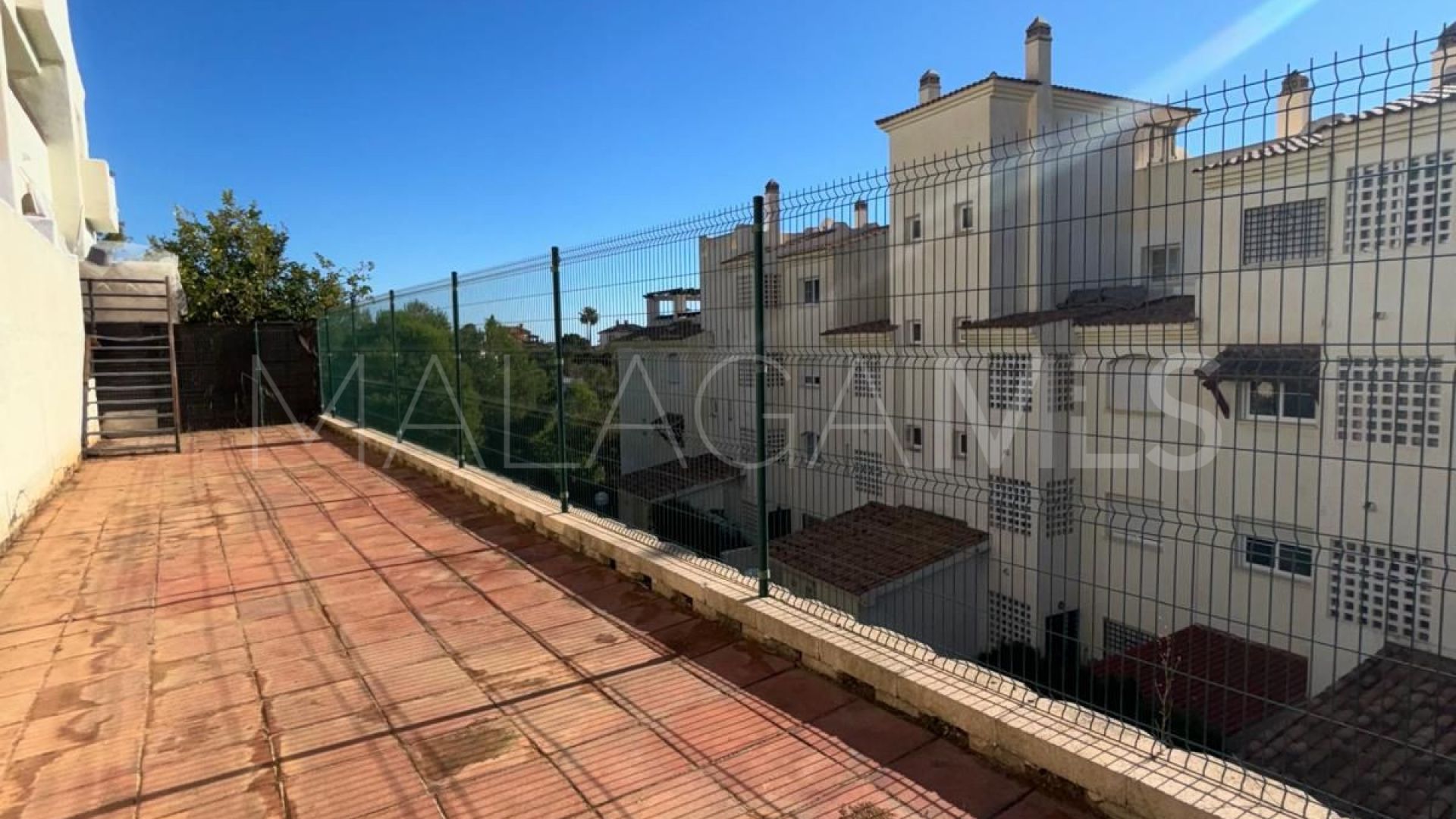 Buy apartamento planta baja in Benalmadena