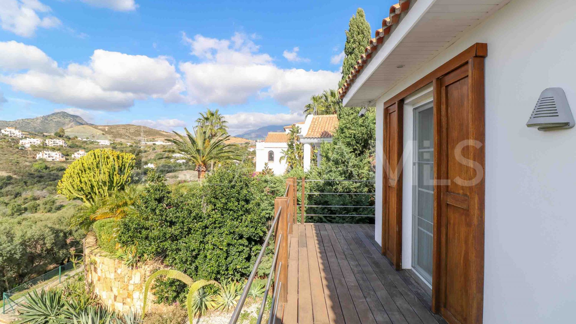 Villa for sale in Benahavis