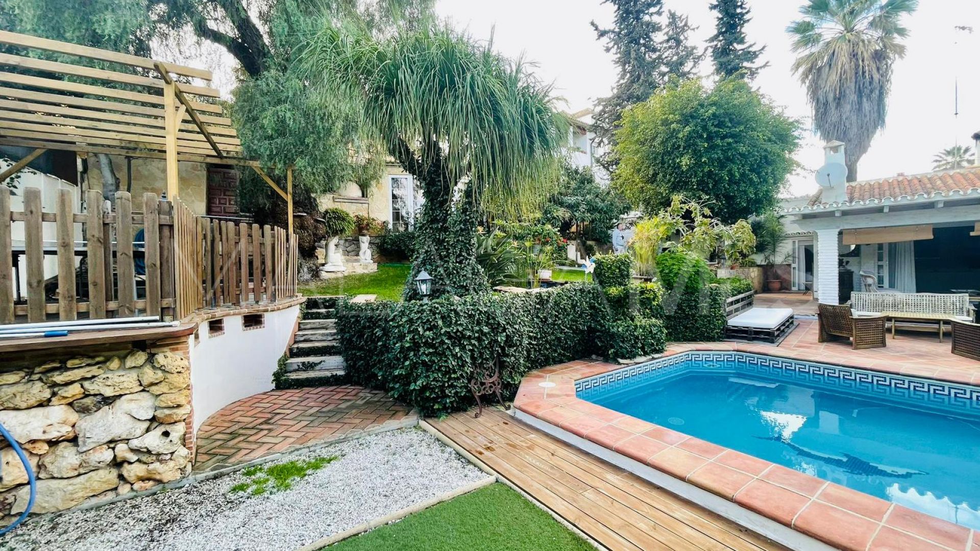 Se vende villa in Nueva Andalucia with 4 bedrooms
