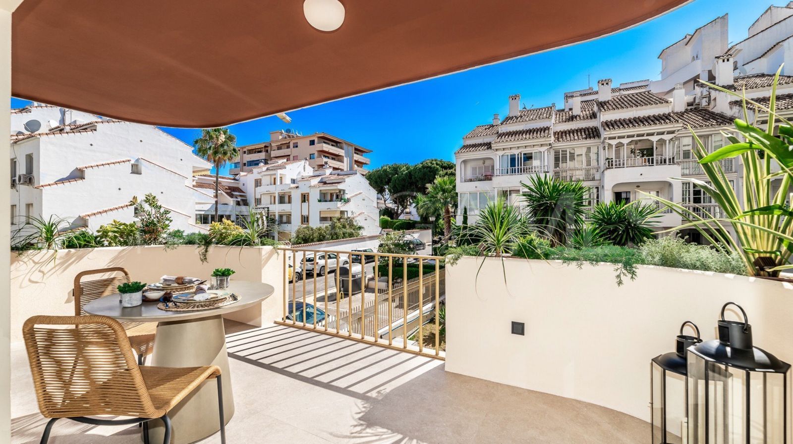 For sale 2 bedrooms apartment in Nueva Andalucia