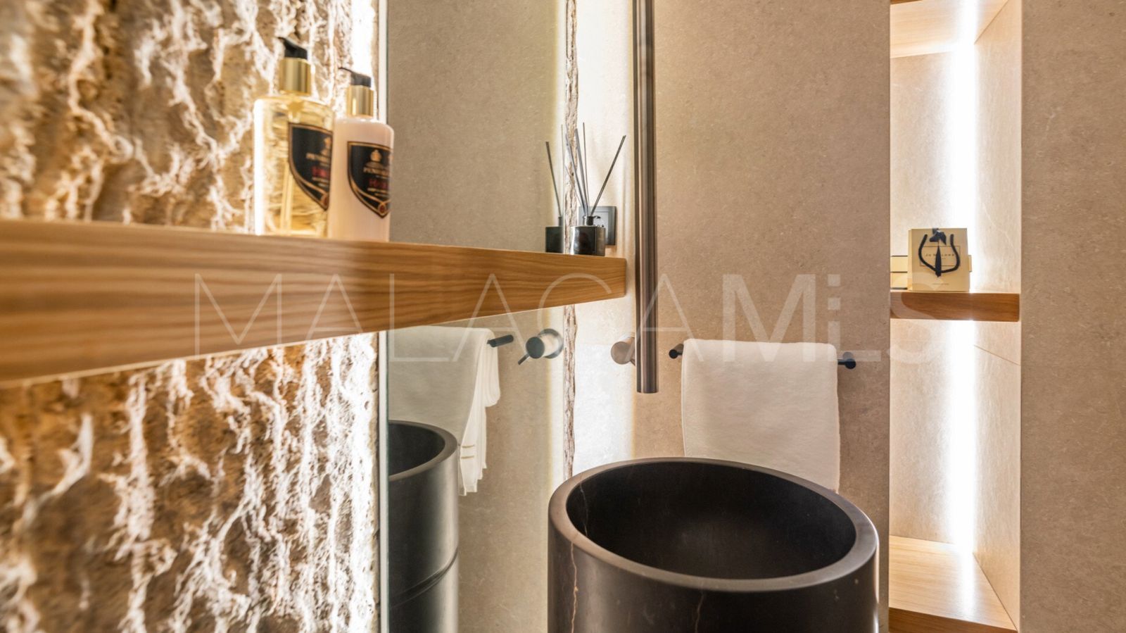 For sale 2 bedrooms apartment in Nueva Andalucia