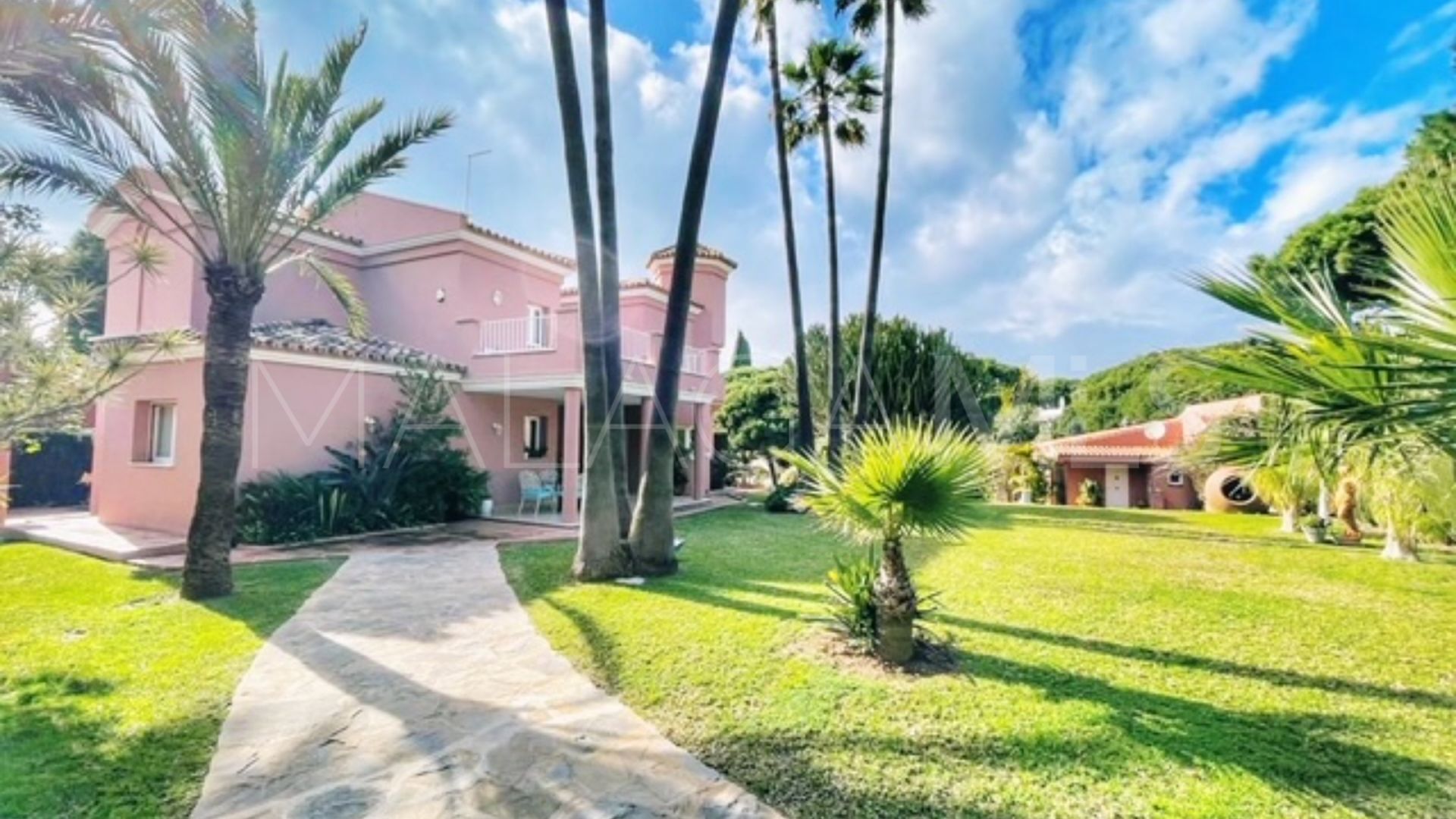 Hus i byn for sale in Sitio de Calahonda