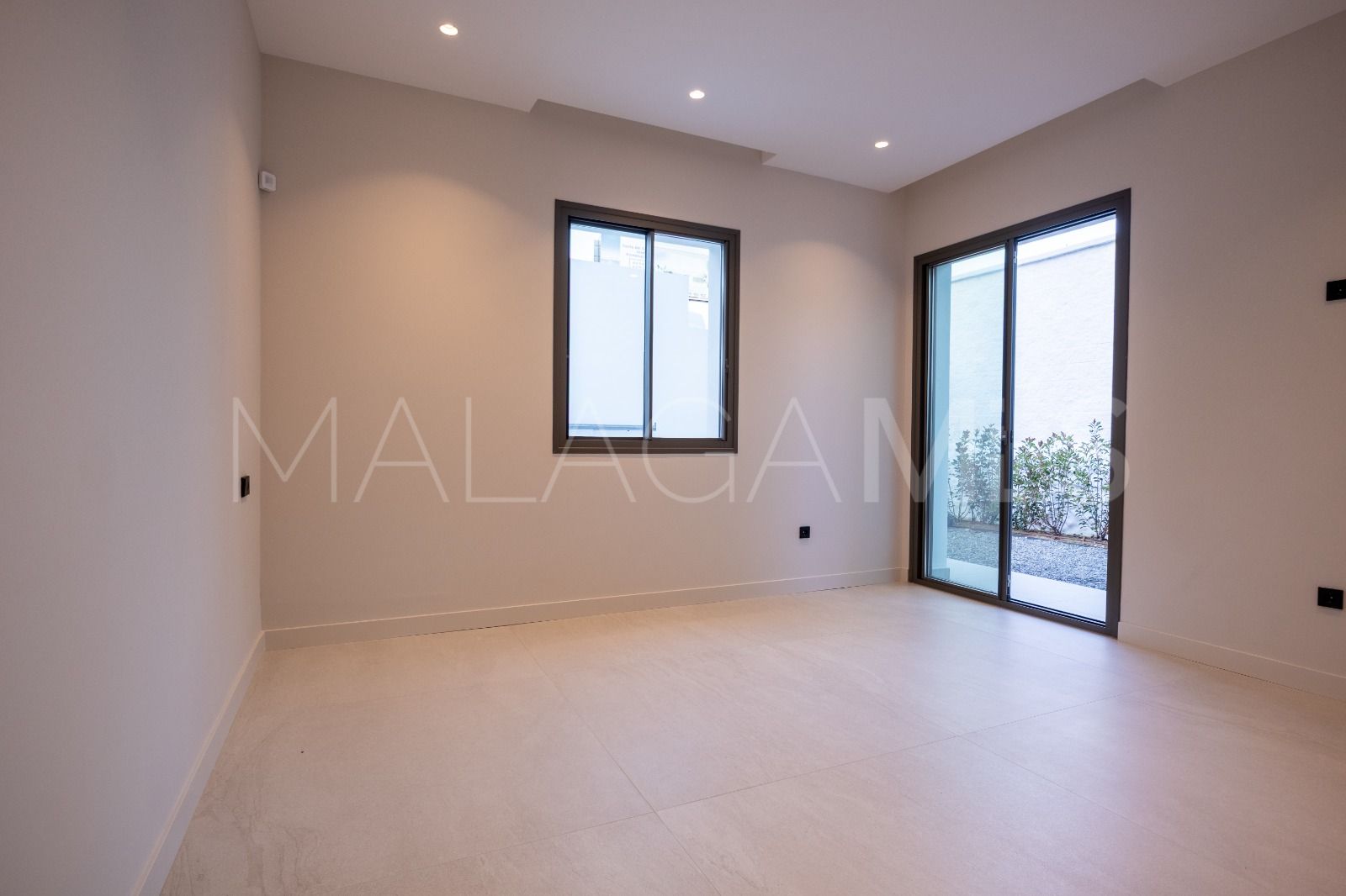 Villa for sale in Estepona