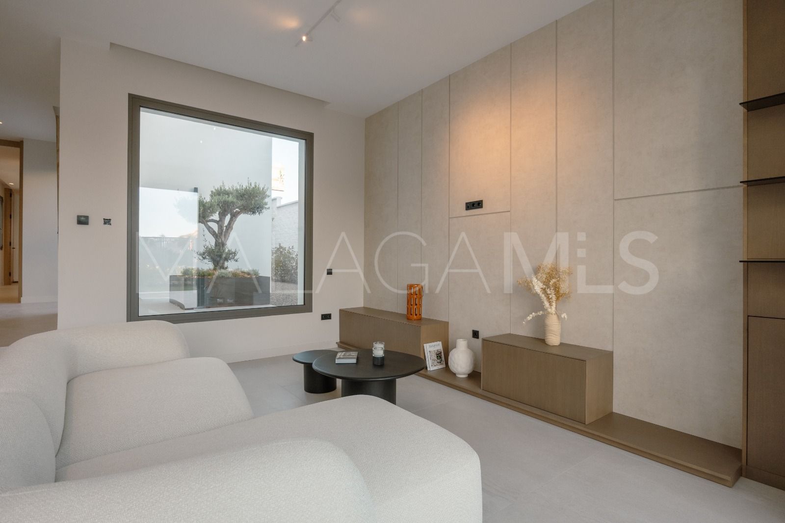 Villa for sale in Estepona