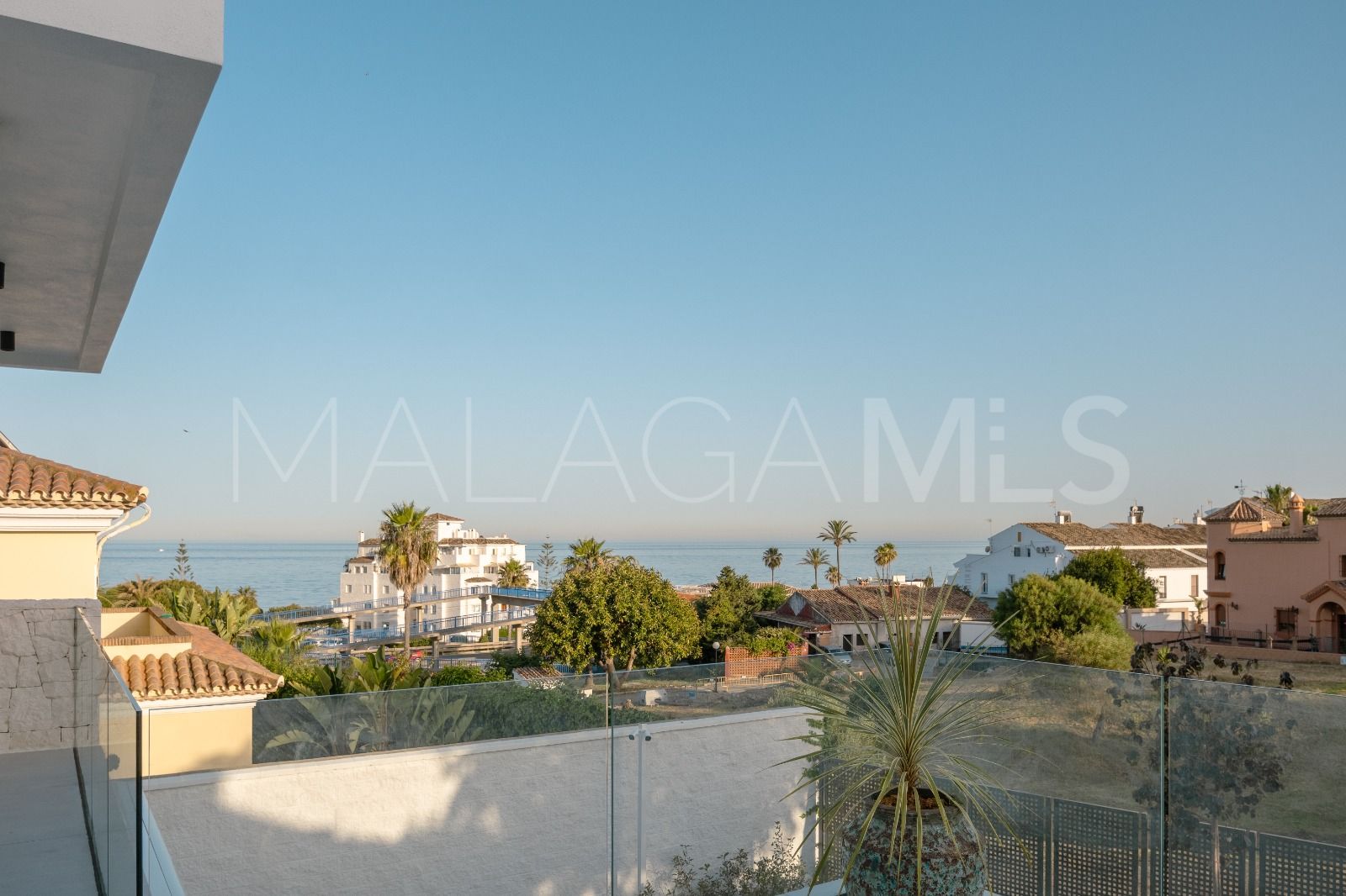 Villa for sale in Estepona