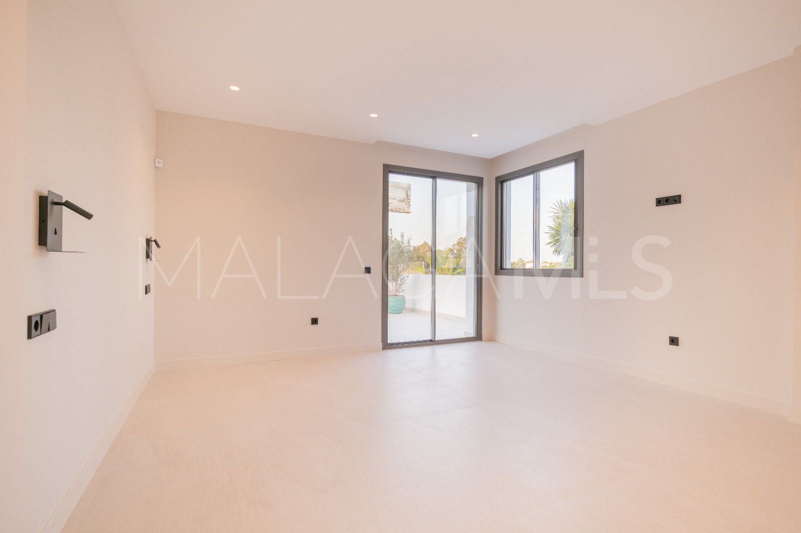 Villa for sale in Estepona