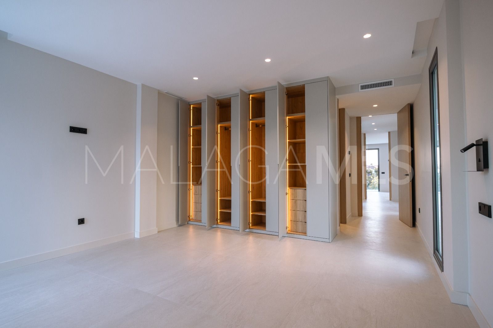Villa for sale in Estepona