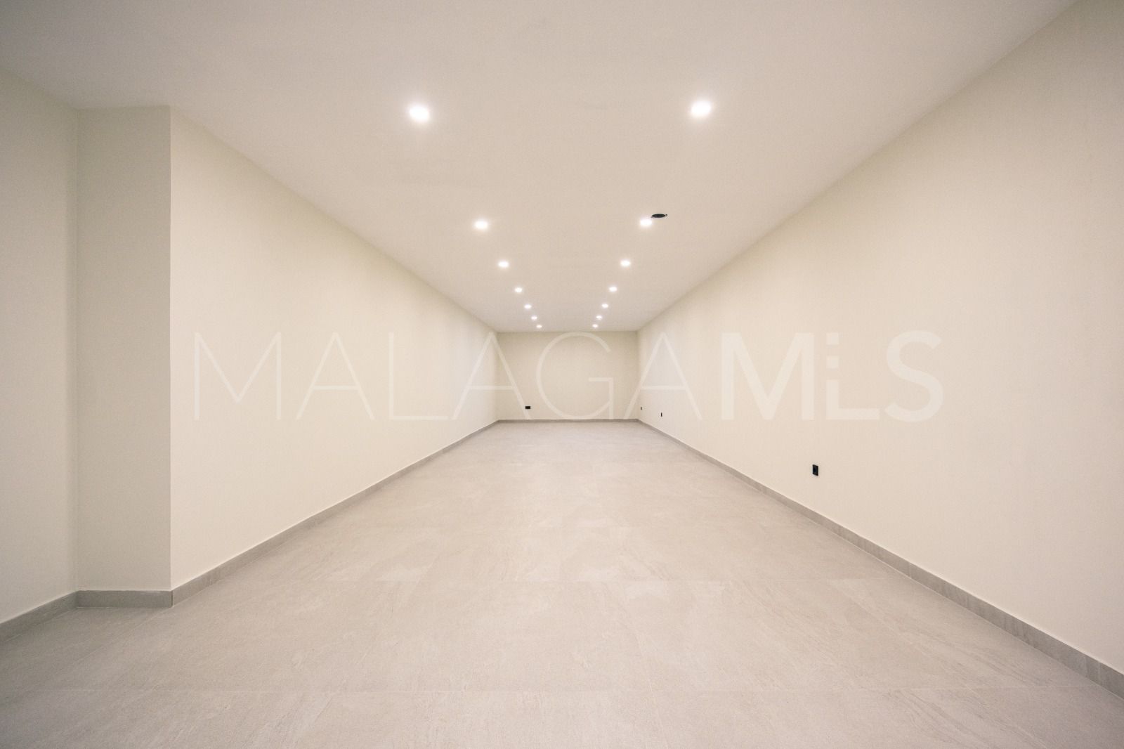 Villa for sale in Estepona