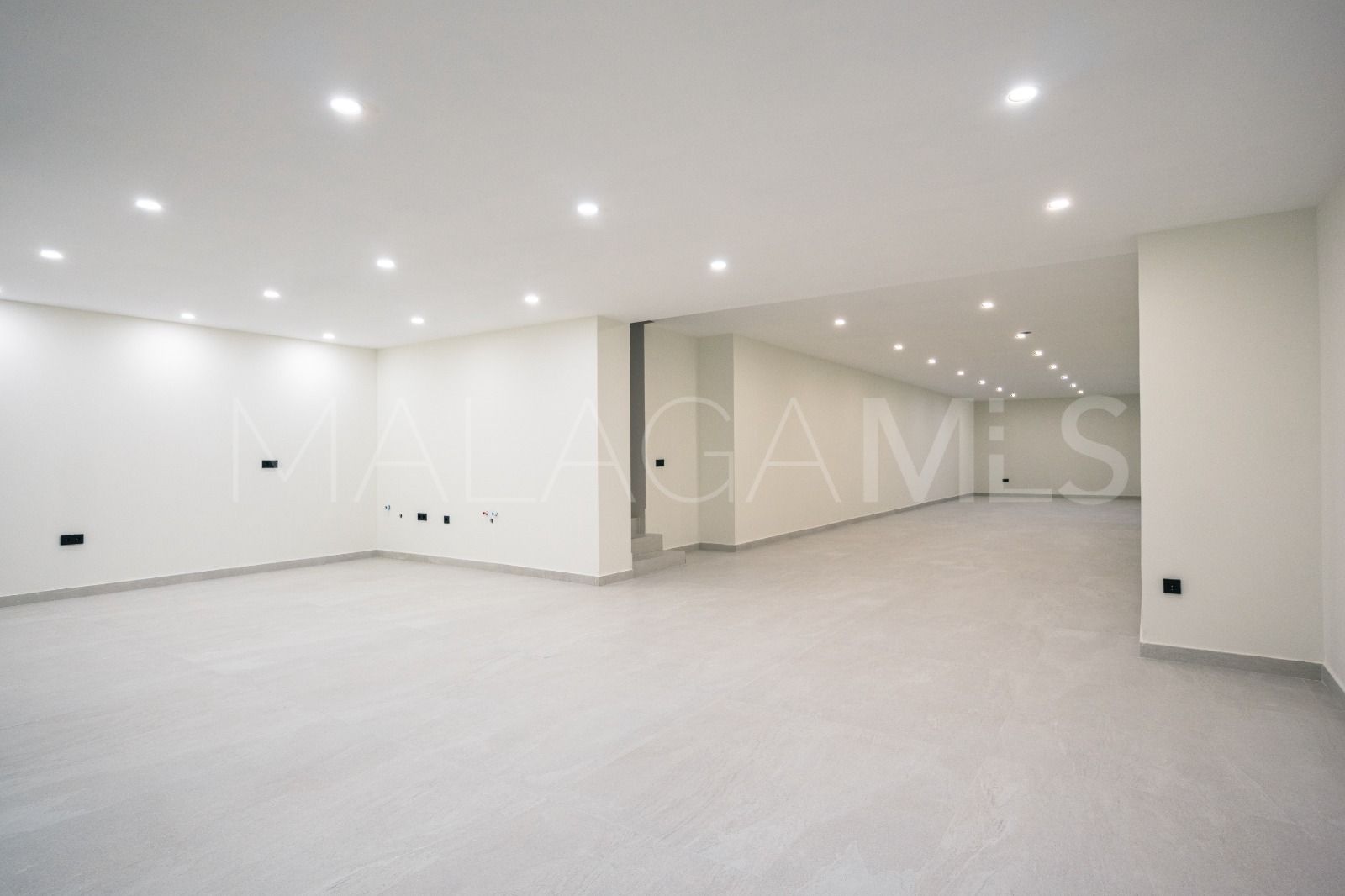 Villa for sale in Estepona