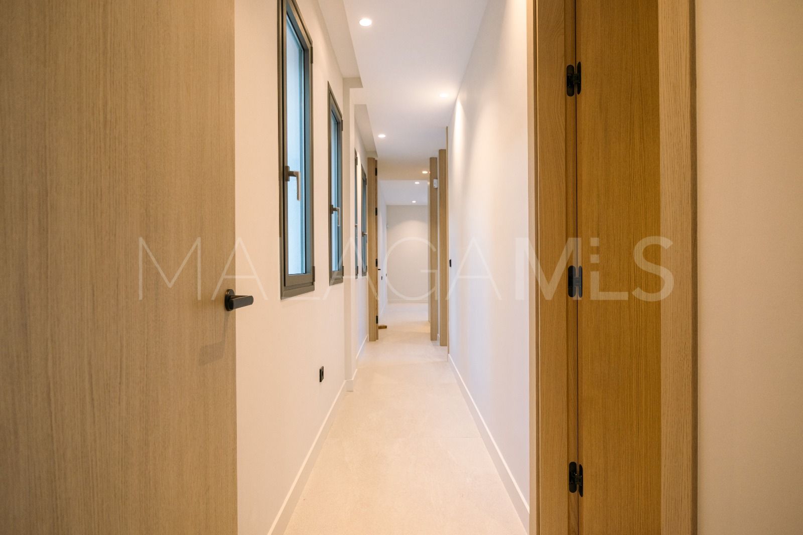 Villa for sale in Estepona