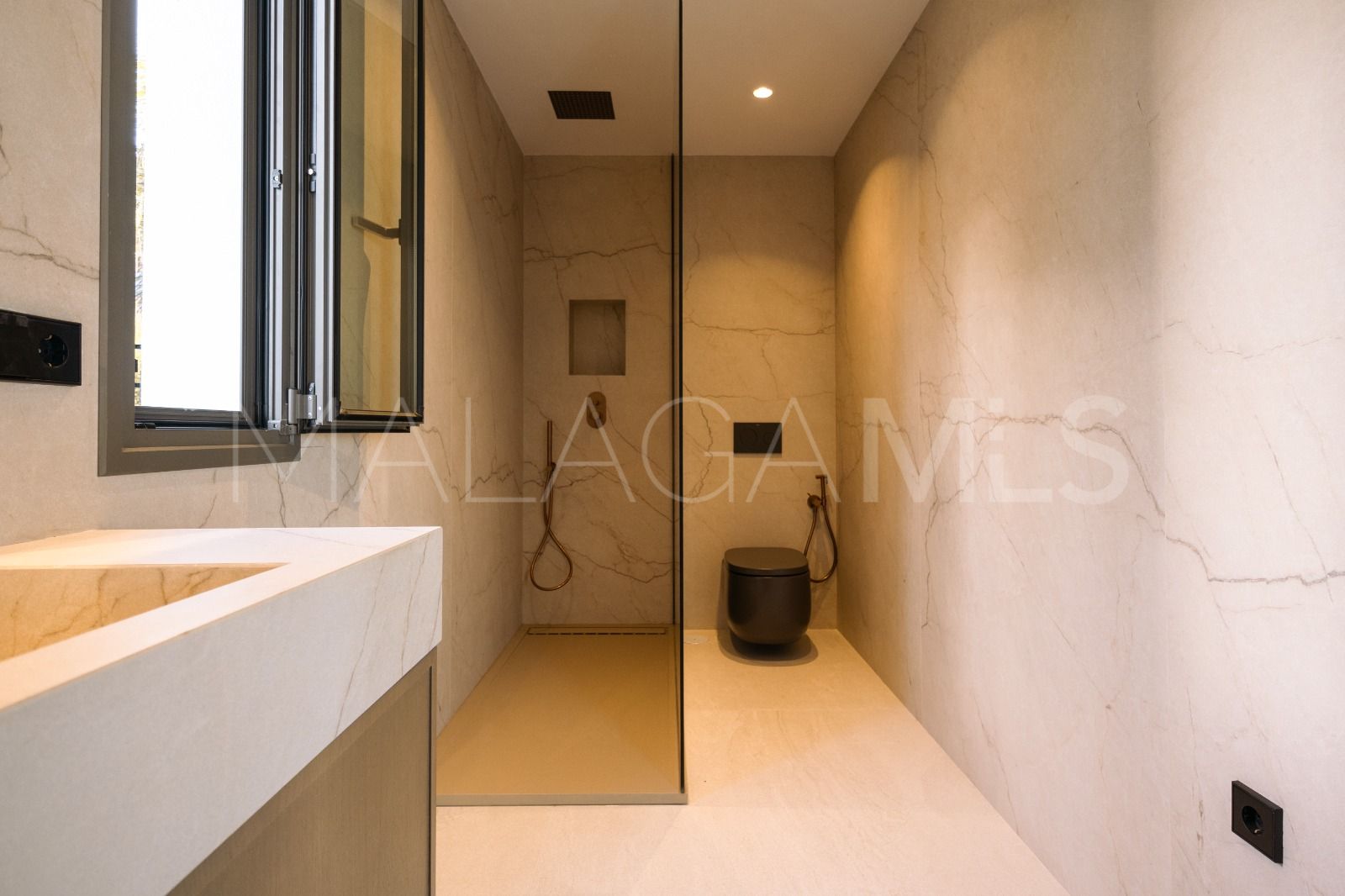 Villa for sale in Estepona