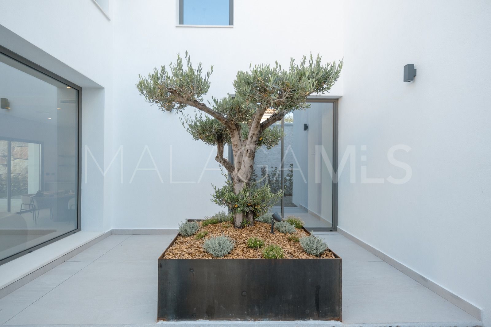 Villa for sale in Estepona