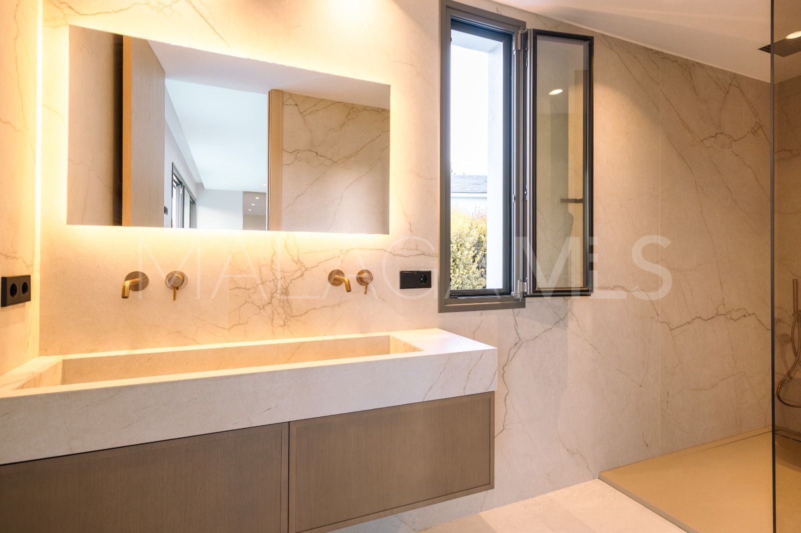 Villa for sale in Estepona