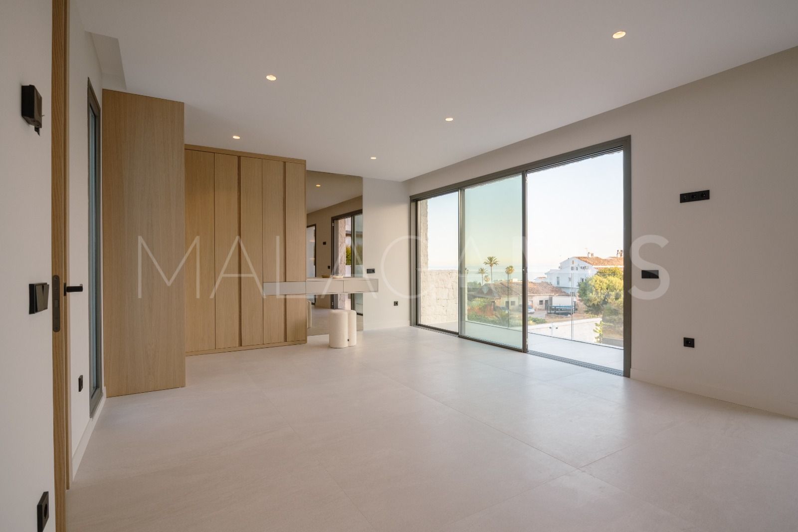 Villa for sale in Estepona