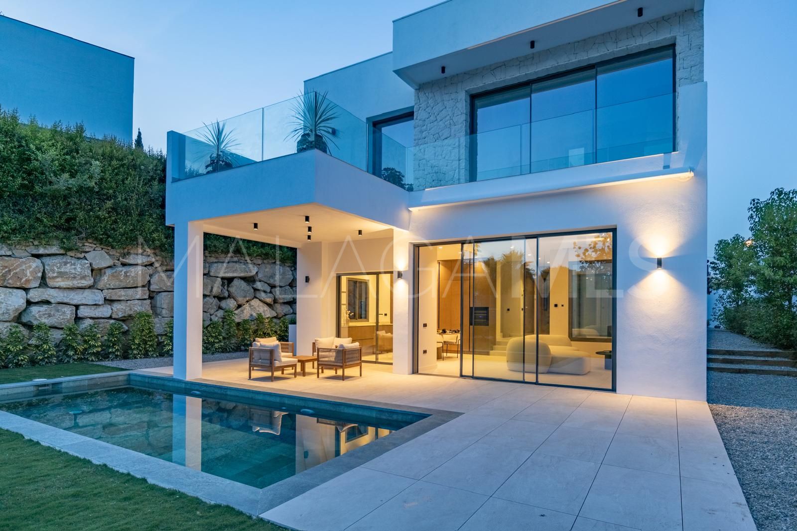 Villa for sale in Estepona
