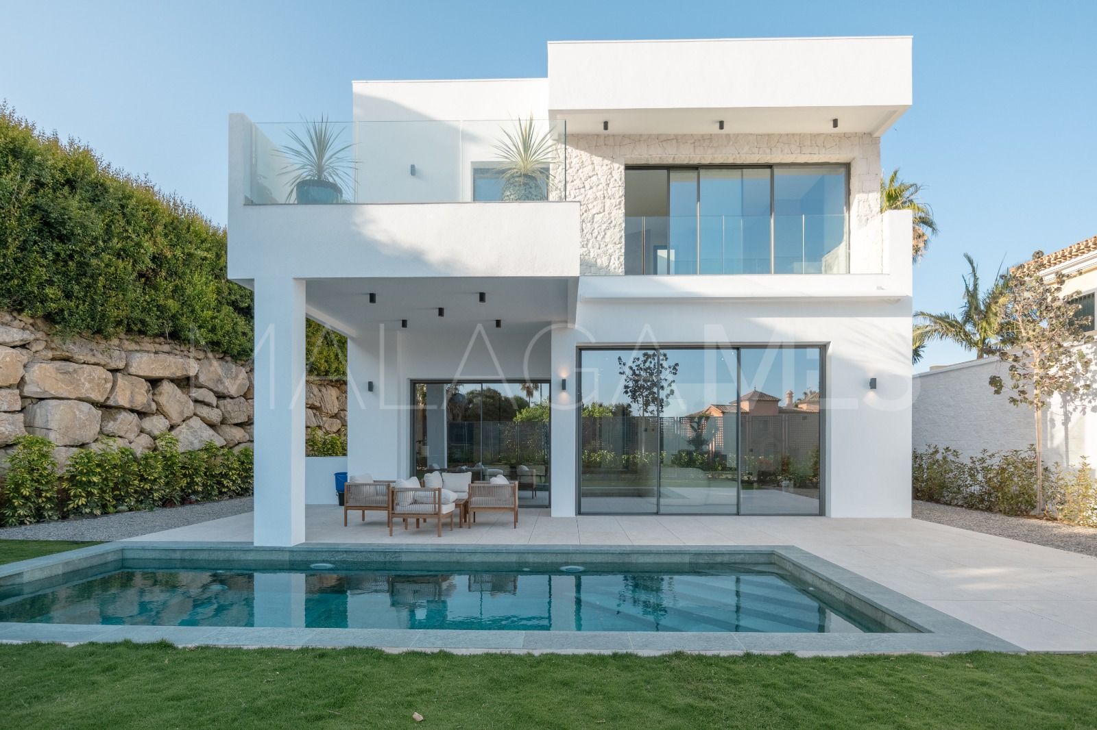 Villa for sale in Estepona