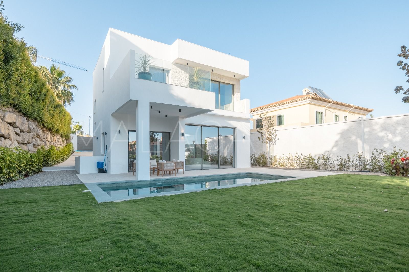 Villa for sale in Estepona