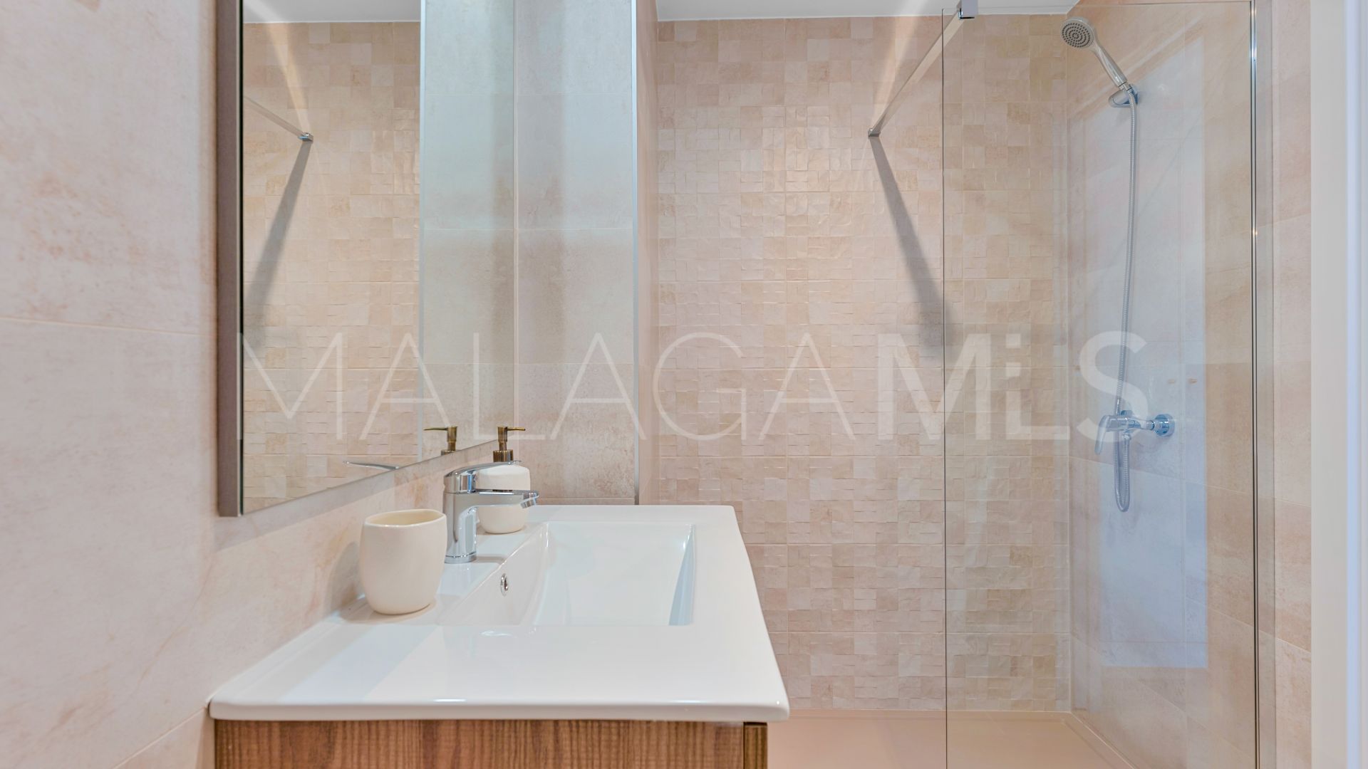 Nueva Andalucia, apartamento de 3 bedrooms a la venta