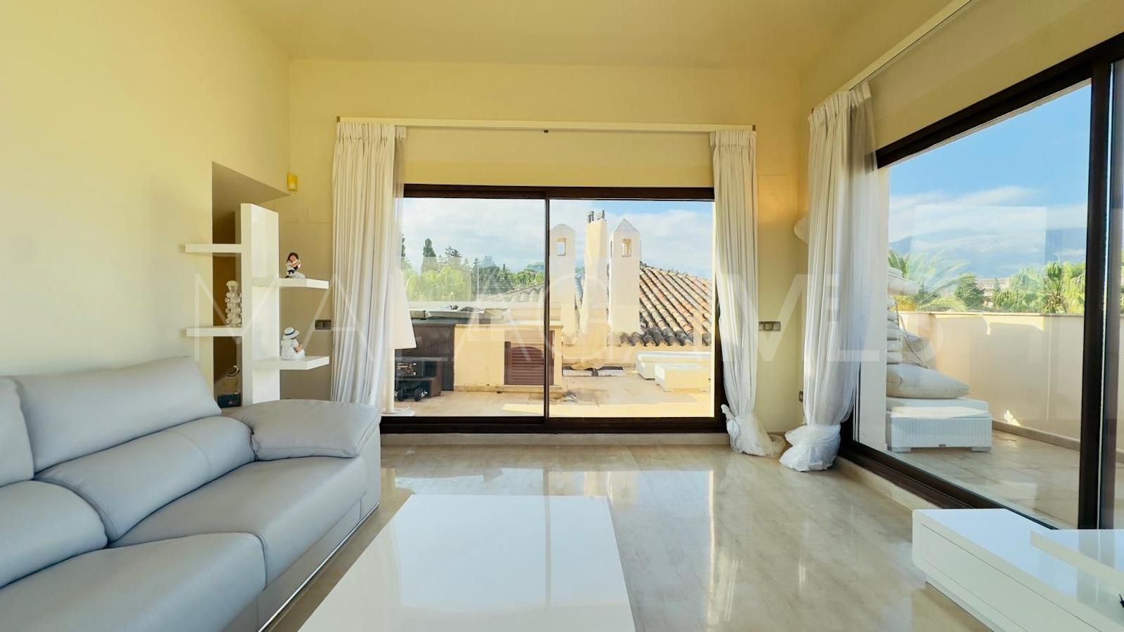 Tvåvåningslägenhet for sale in Nueva Andalucia