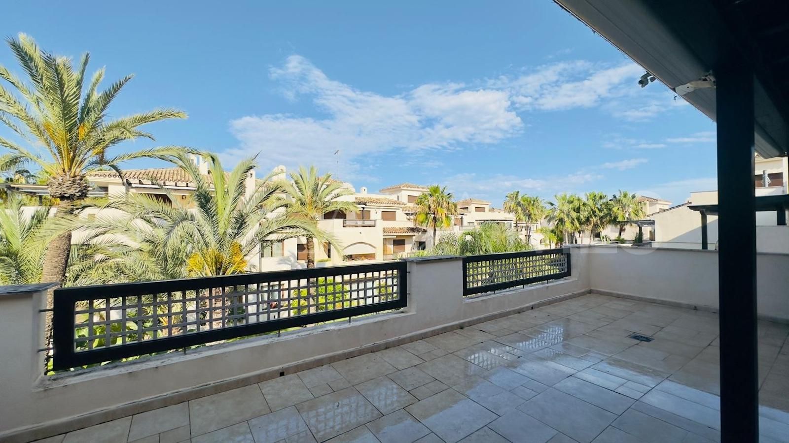 Tvåvåningslägenhet for sale in Nueva Andalucia