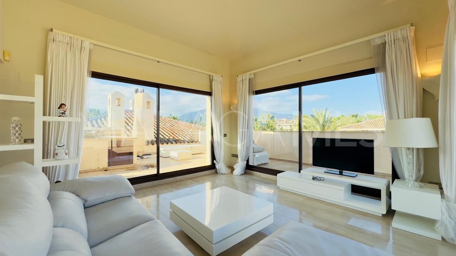Tvåvåningslägenhet for sale in Nueva Andalucia