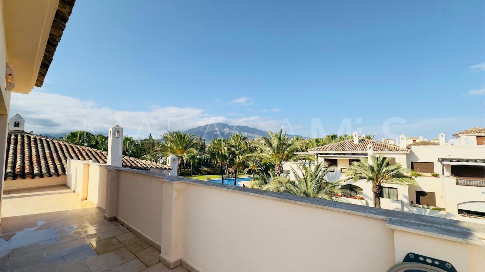 Tvåvåningslägenhet for sale in Nueva Andalucia