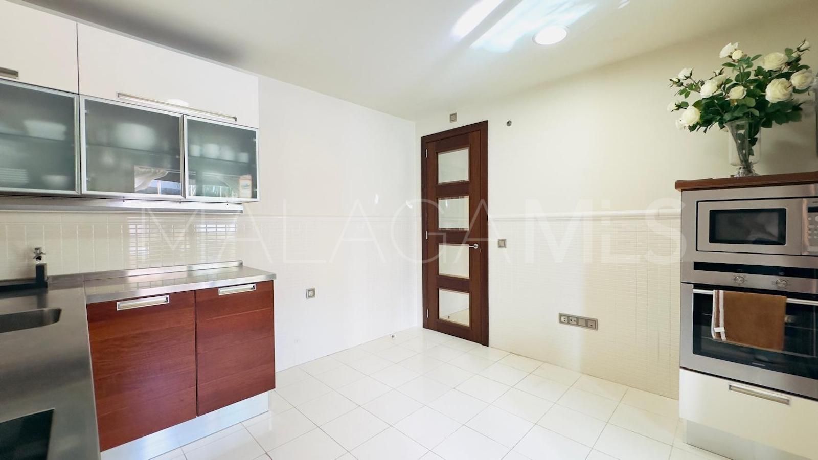 Tvåvåningslägenhet for sale in Nueva Andalucia