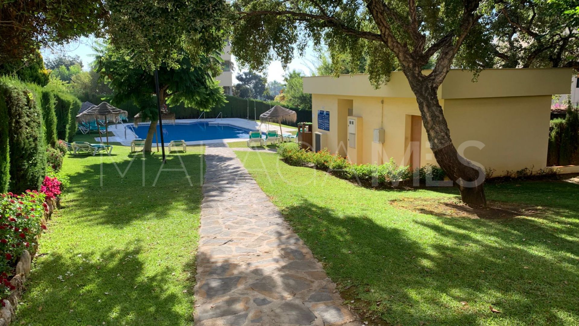 Apartamento for sale with 2 bedrooms in Calahonda