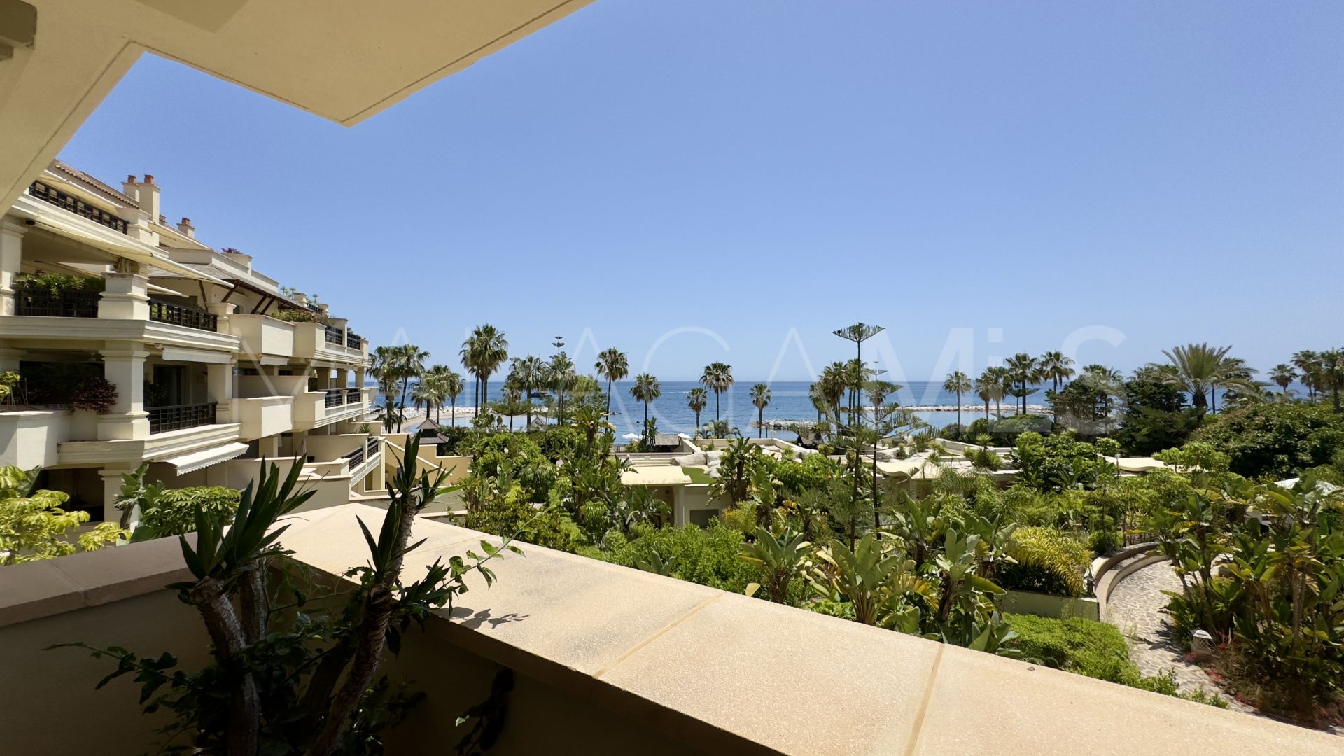 Apartment with 3 bedrooms for sale in Laguna de Banus